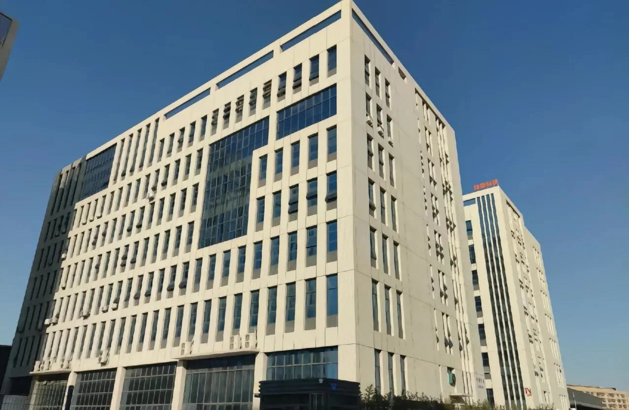 苏州电子厂8000+一个月，包吃包住，可内荐