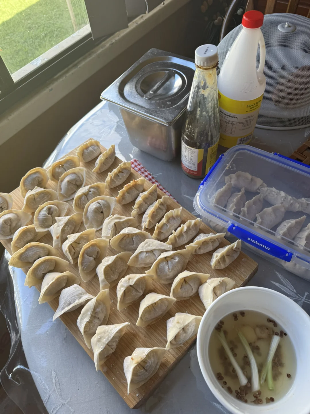 青春献给流水线，澳洲肉厂女工一周1800刀