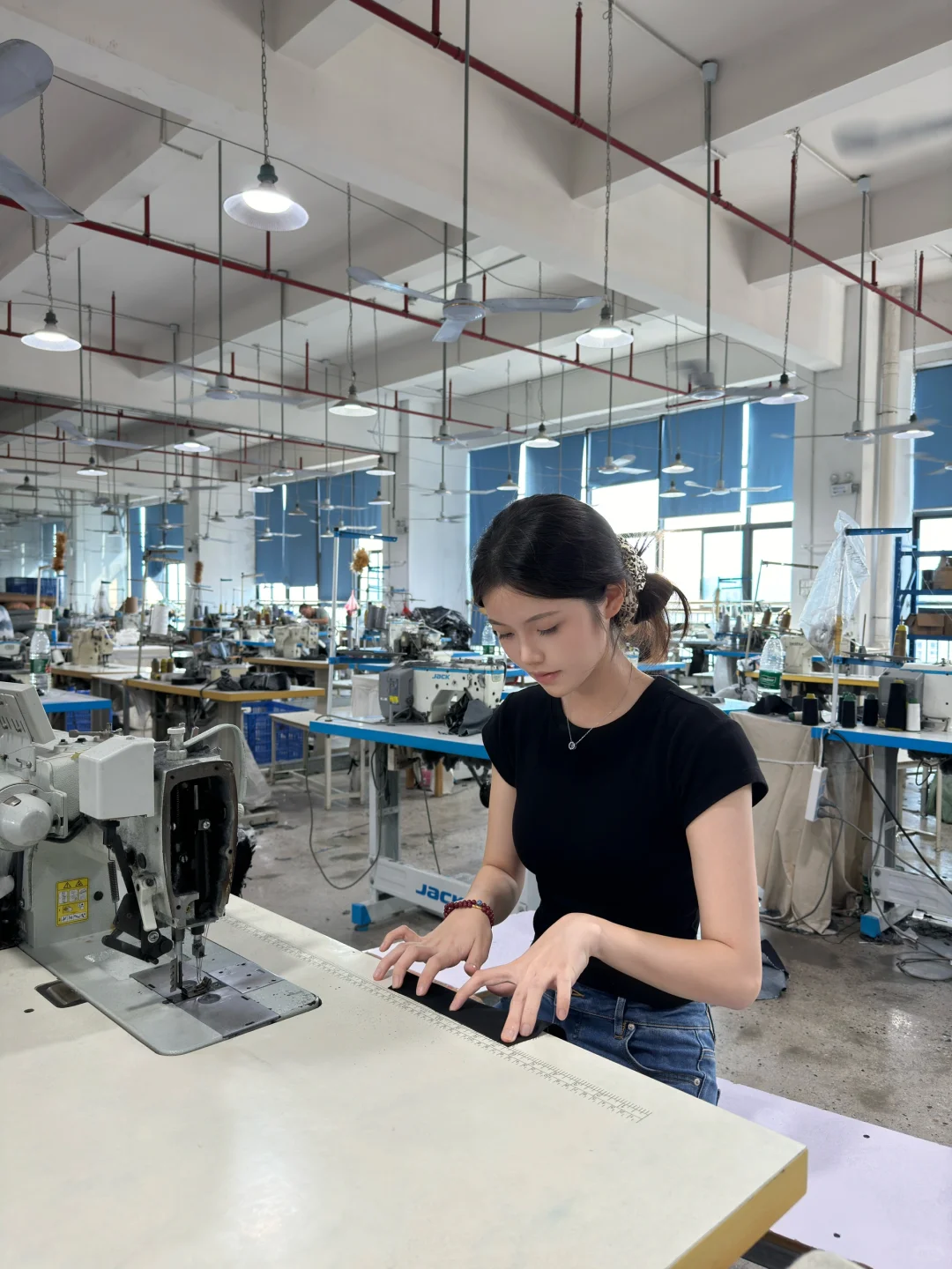00后创业｜牛仔裤厂二代的工作日常