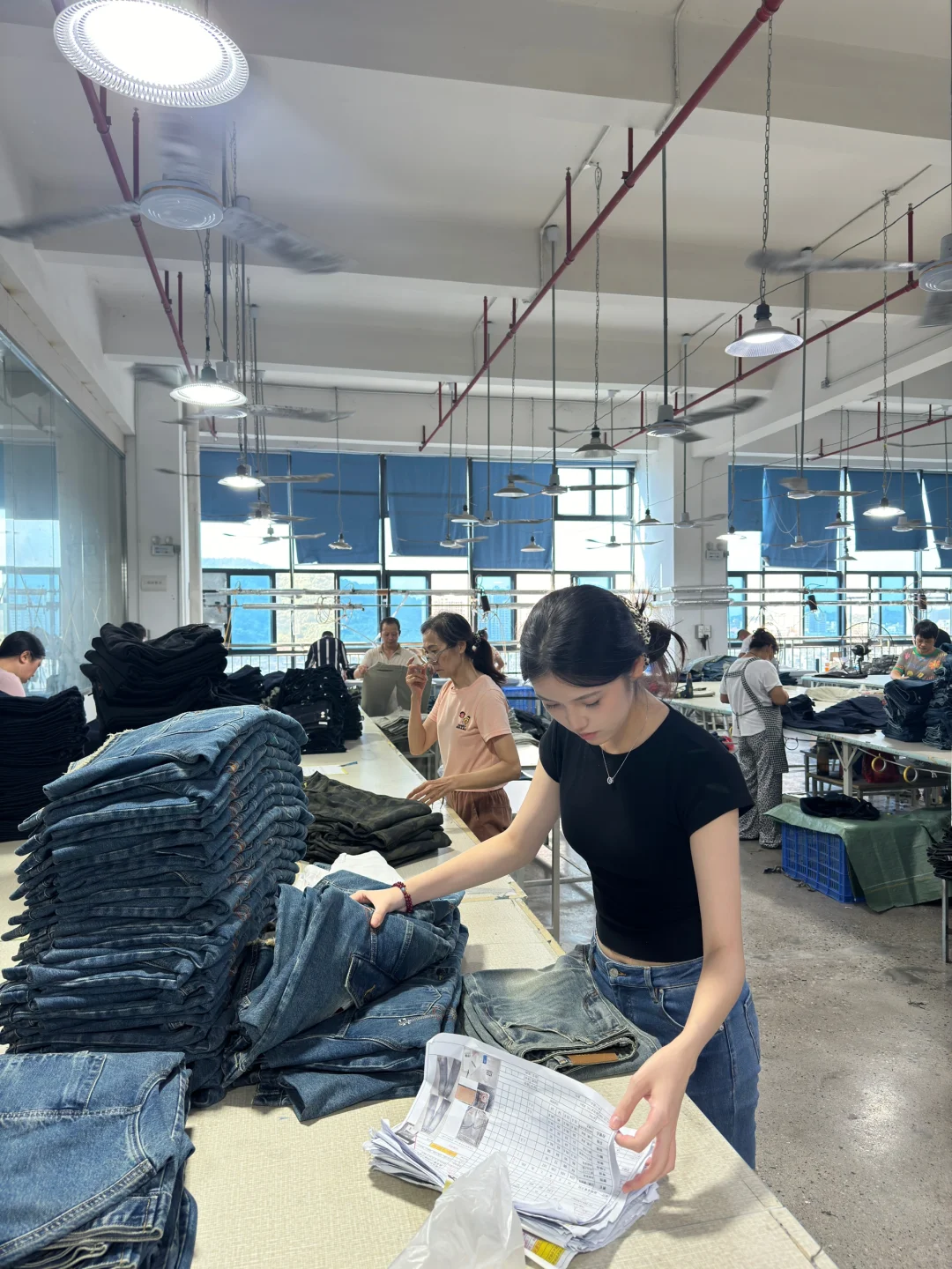 00后创业｜牛仔裤厂二代的工作日常