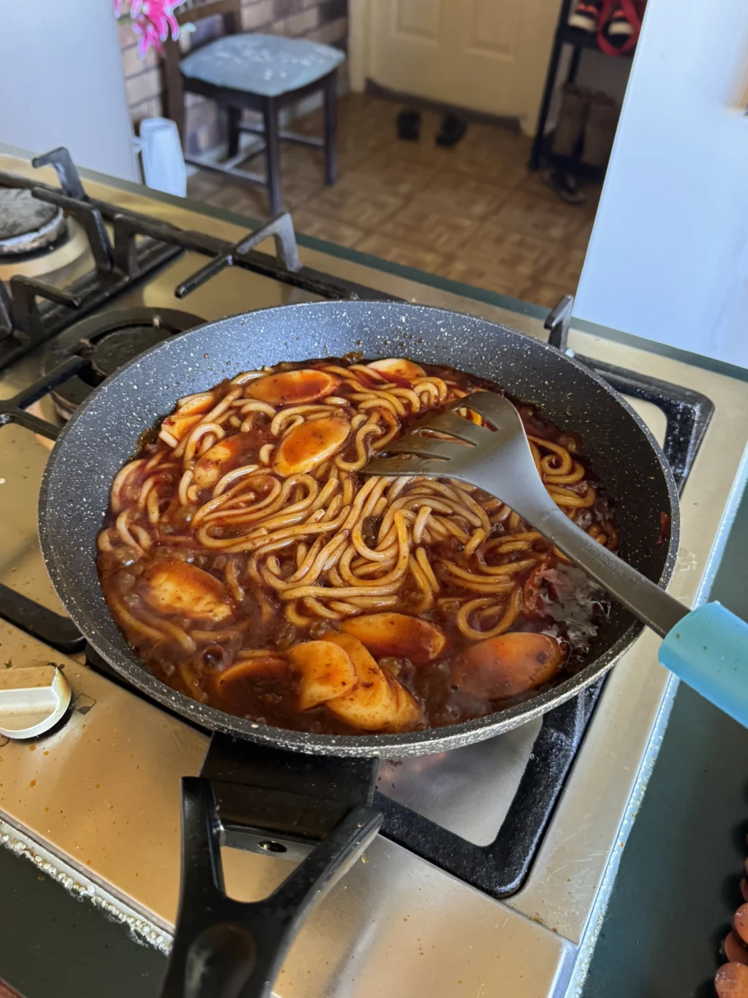 青春献给流水线，澳洲肉厂女工一周1800刀