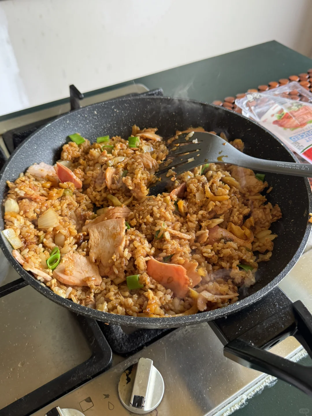 青春献给流水线，澳洲肉厂女工一周1800刀