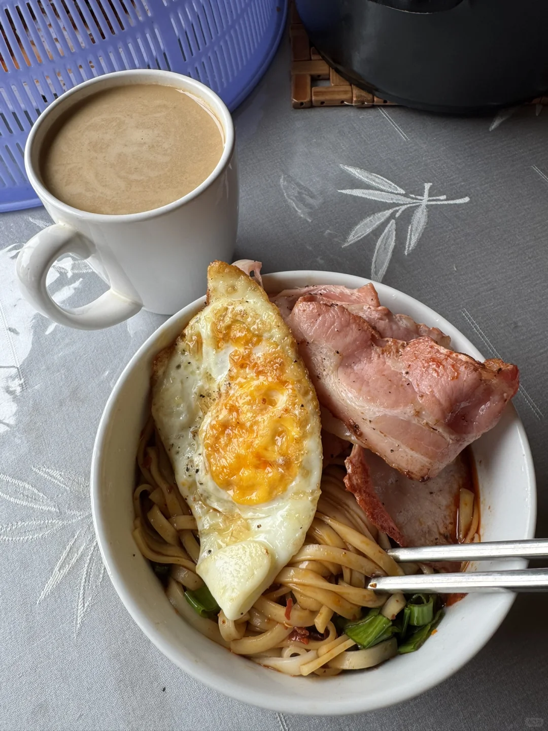 青春献给流水线，澳洲肉厂女工一周1800刀