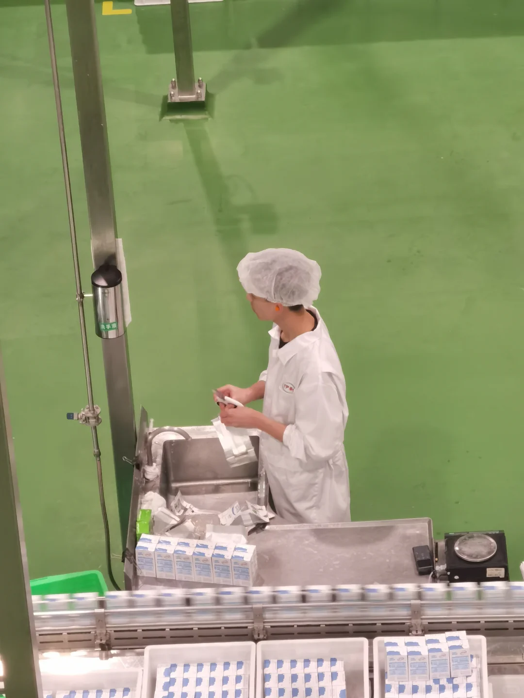 生产线上这是干什么呢