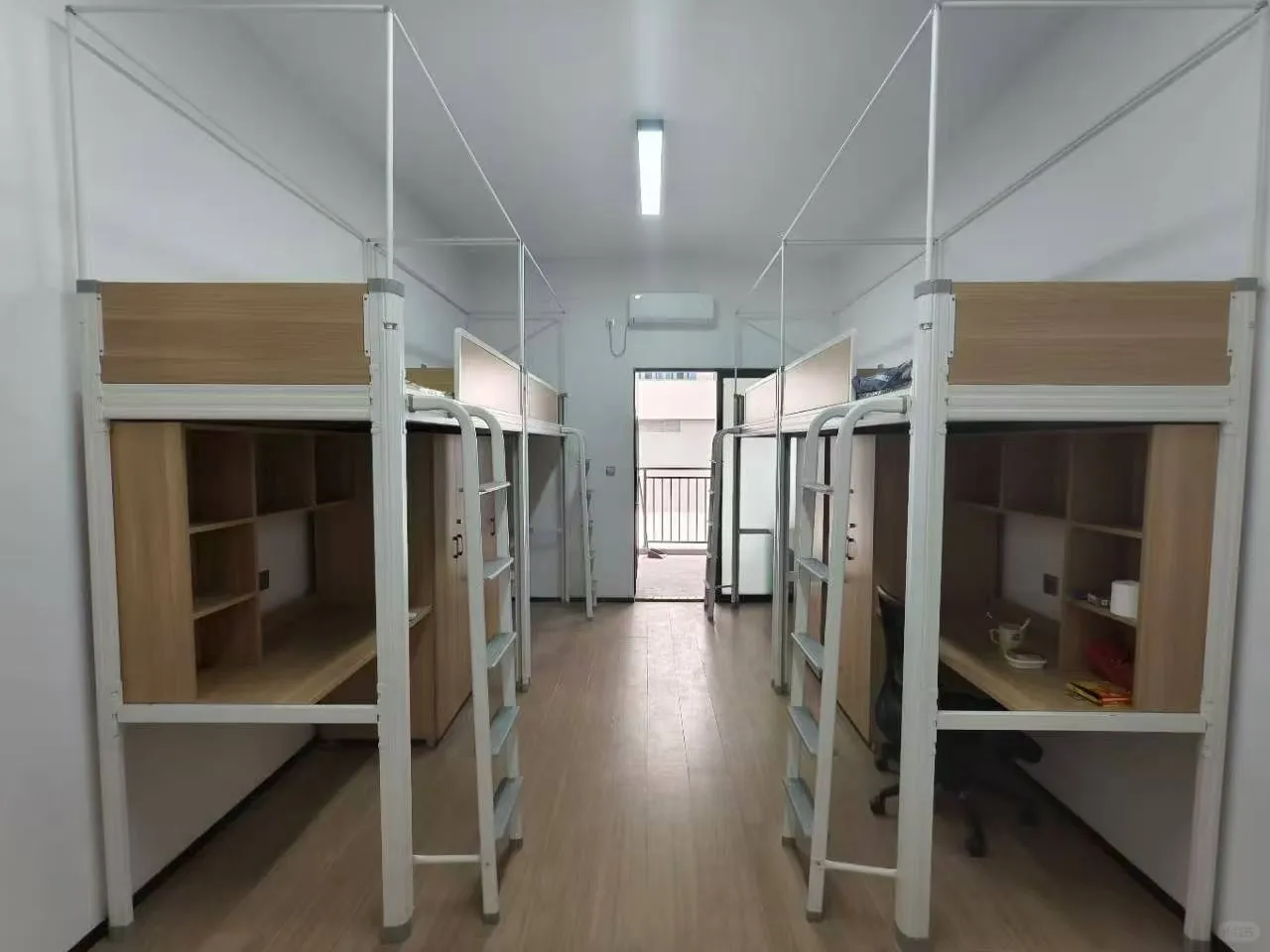 打算进厂过渡一个月的，现在不想走了