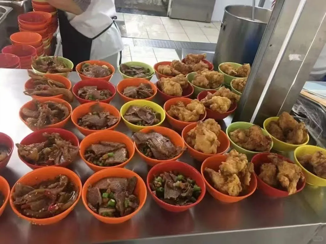 打算进厂过渡一个月的，现在不想走了