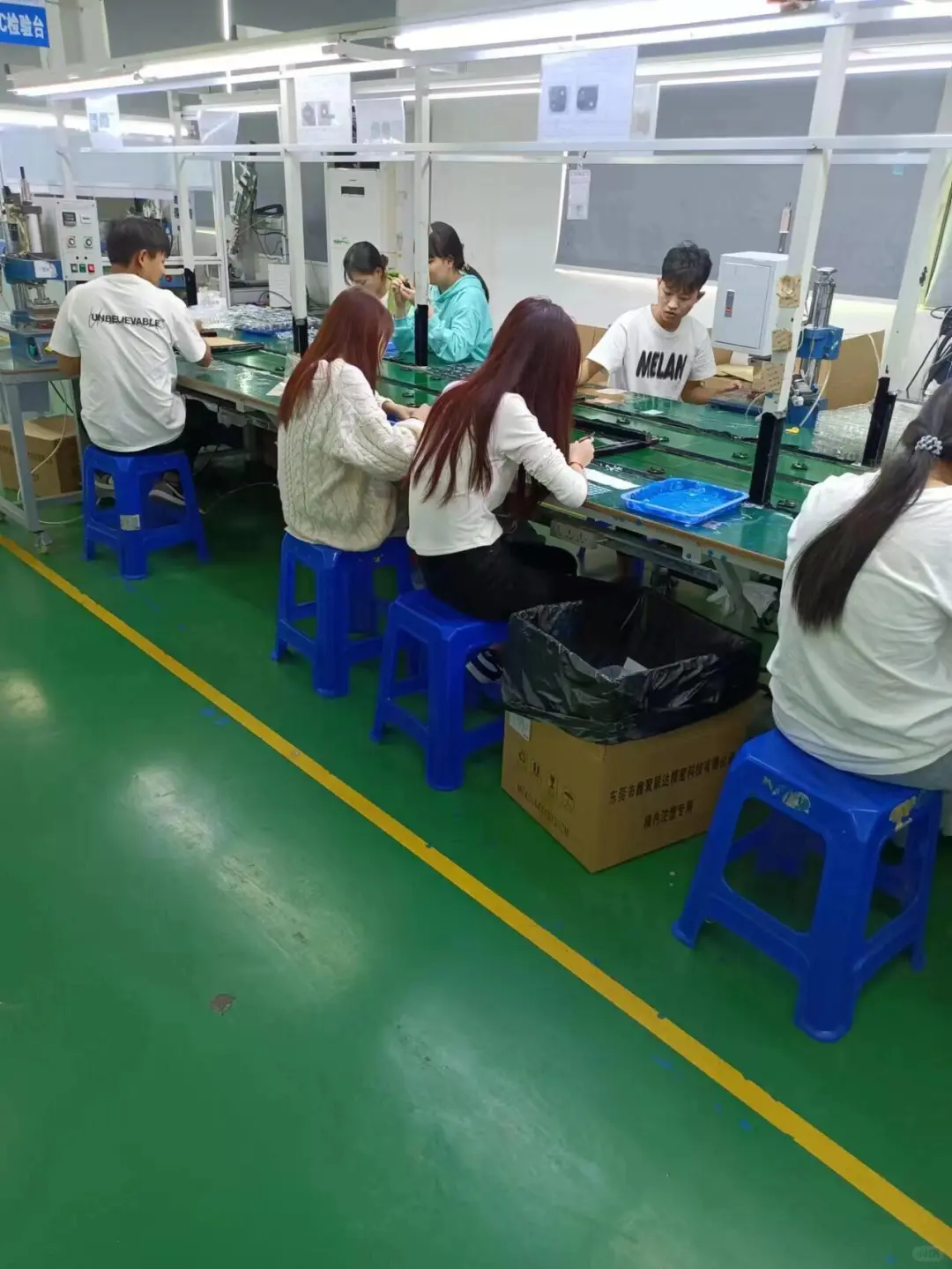 电子厂车间图片