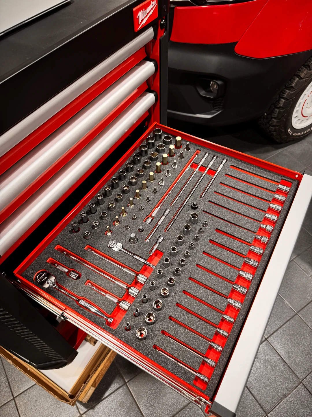 Milwaukee美沃奇机车维修保养工具箱定制