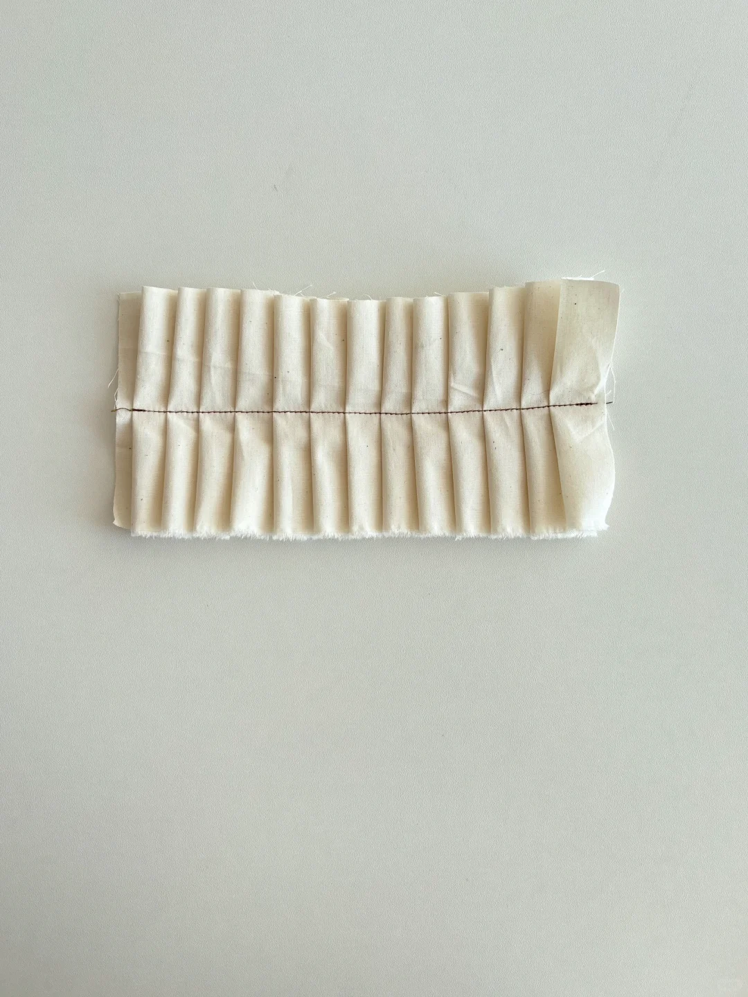 百褶裙单向褶裥的更多应用?面料改造