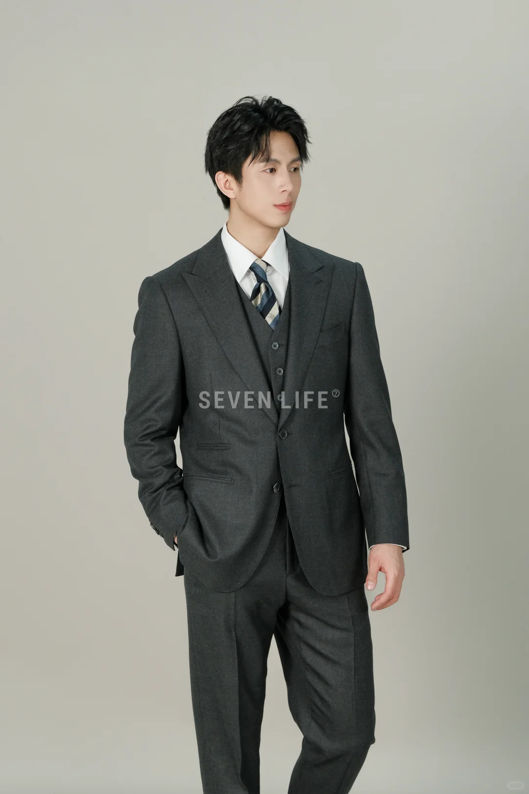 西装定制｜70°灰诠释高级的精准刻度