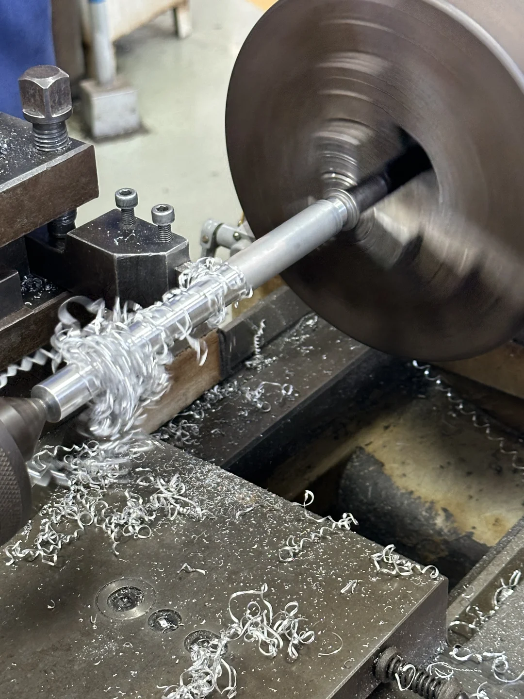 用车床把铝合金车进嘴里了哈哈