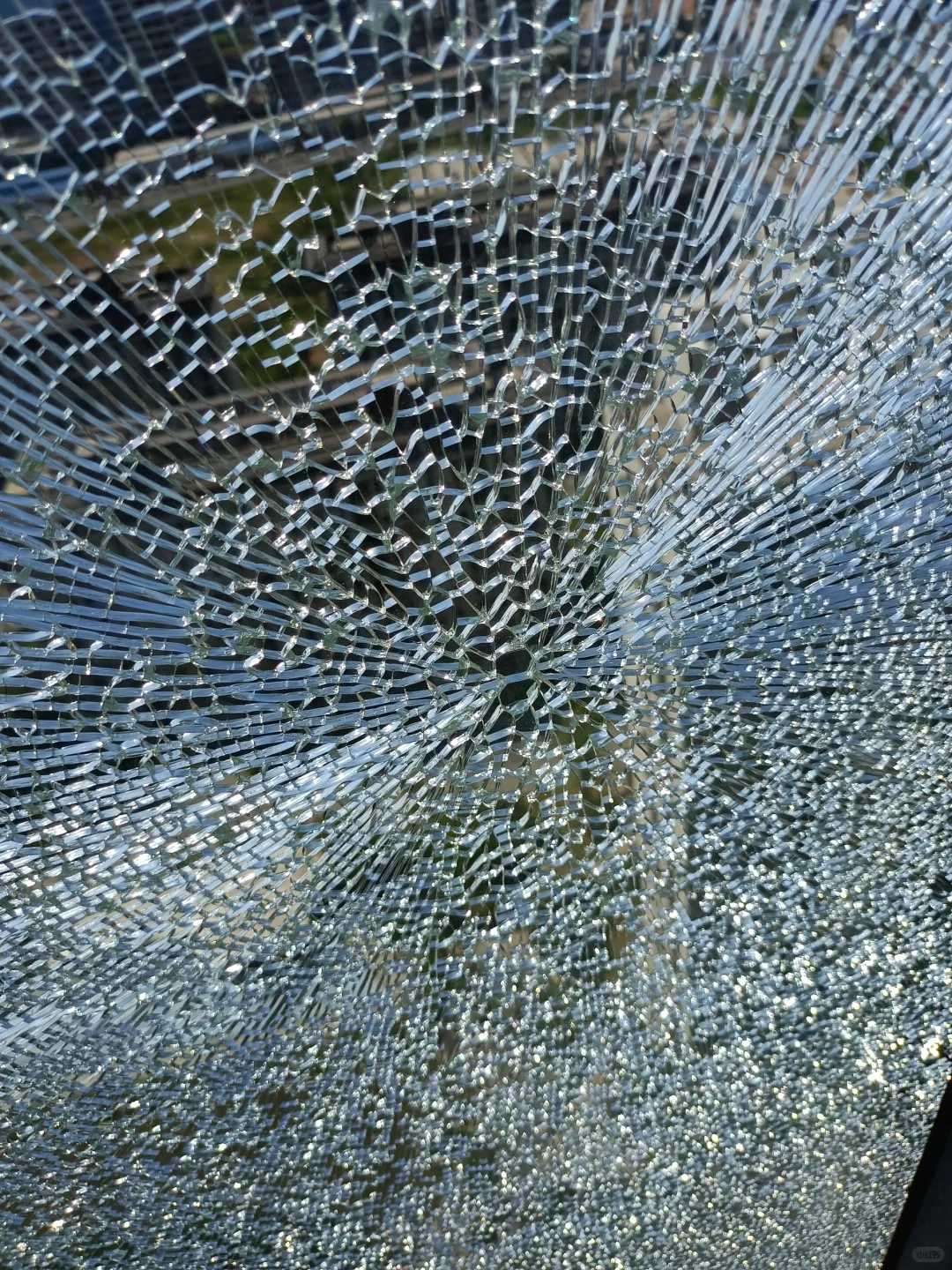 玻璃自爆，求助?