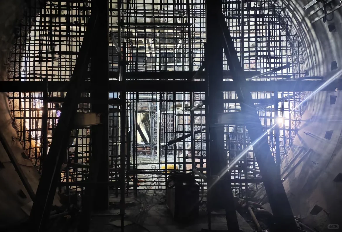 先生,我走不出工地,你把混凝土带走吧…