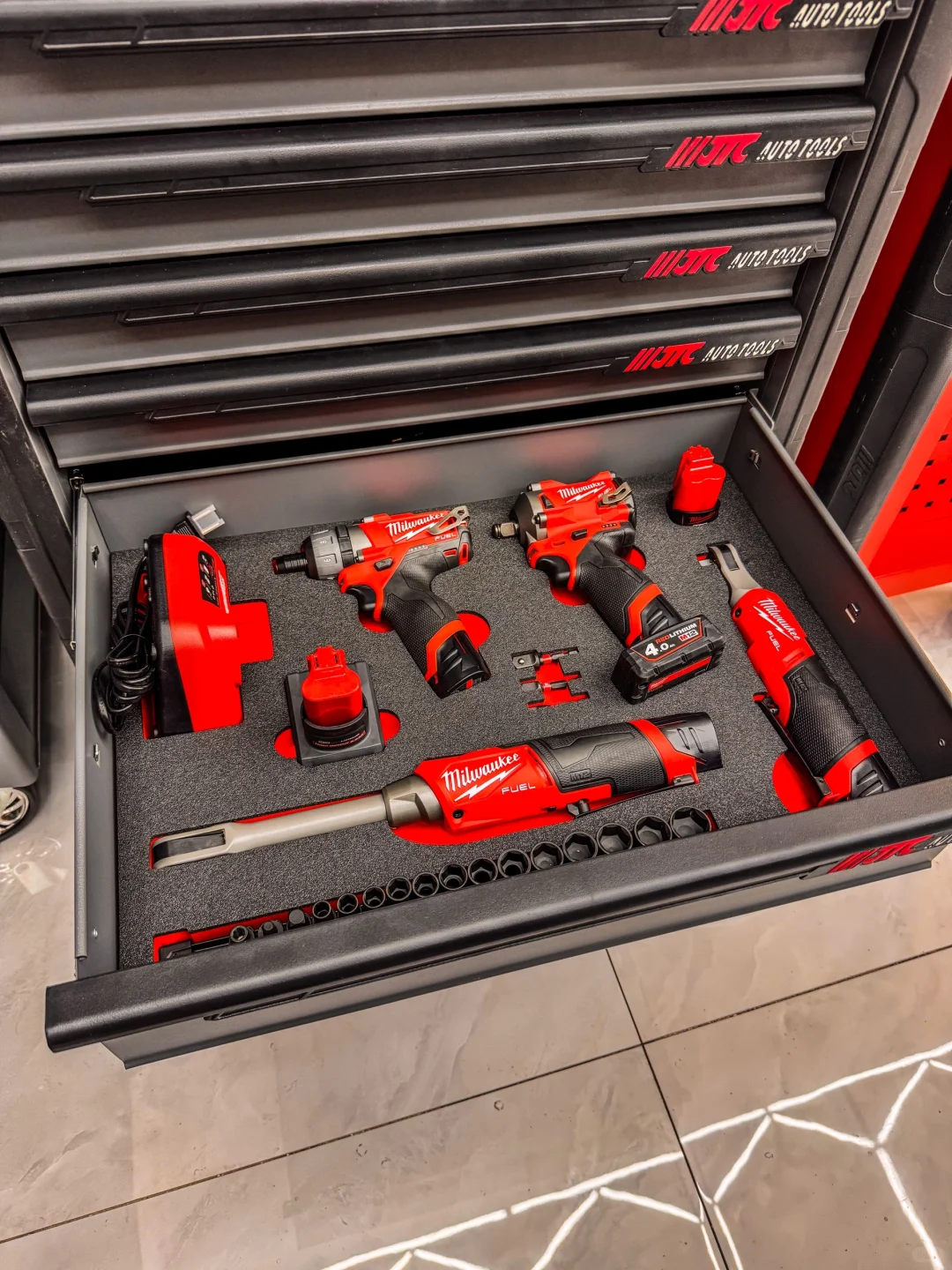 Milwaukee汽修拧紧套装 定制JTC工具车内衬