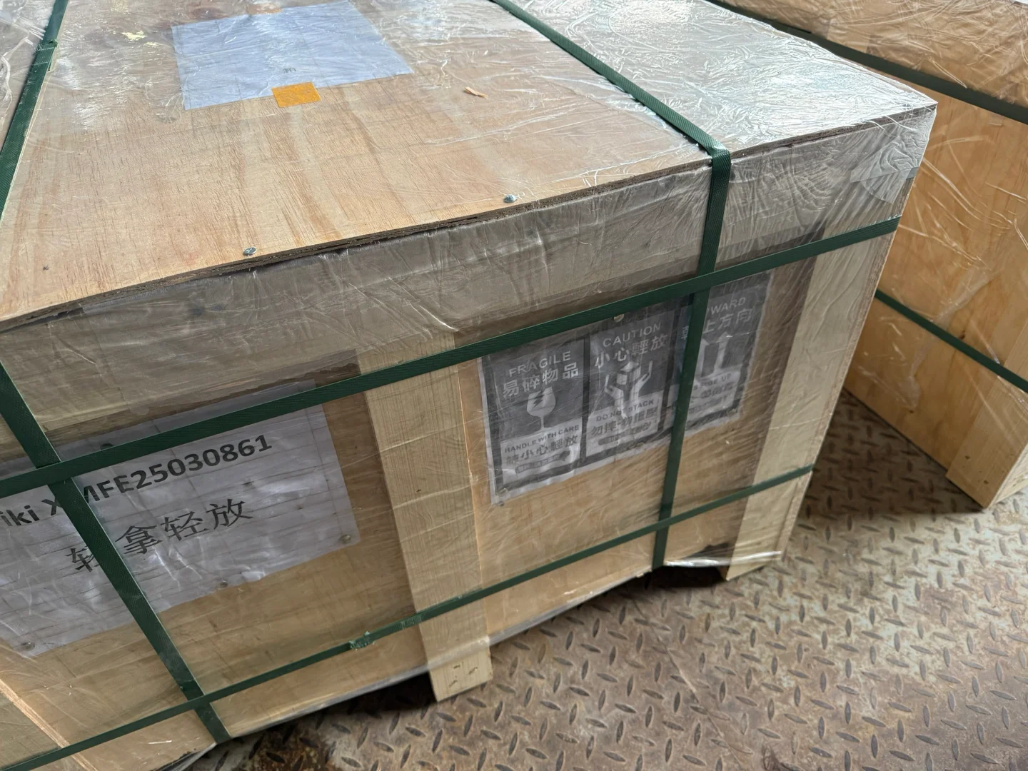 搞笑，小红书真的能让厂二代卖得出玻璃吗