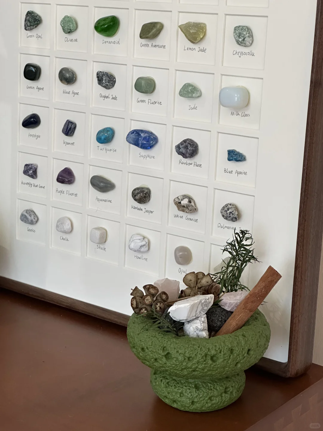 把挖出来的石头 做成一幅画