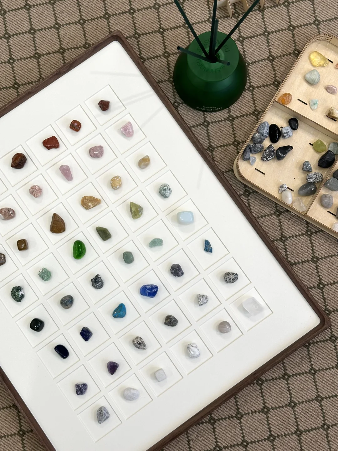 把挖出来的石头 做成一幅画