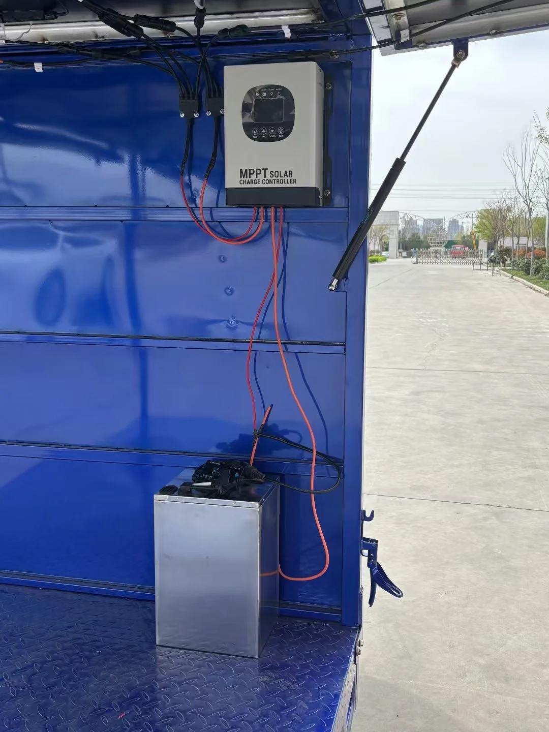 外贸款：光伏储能电动三轮车