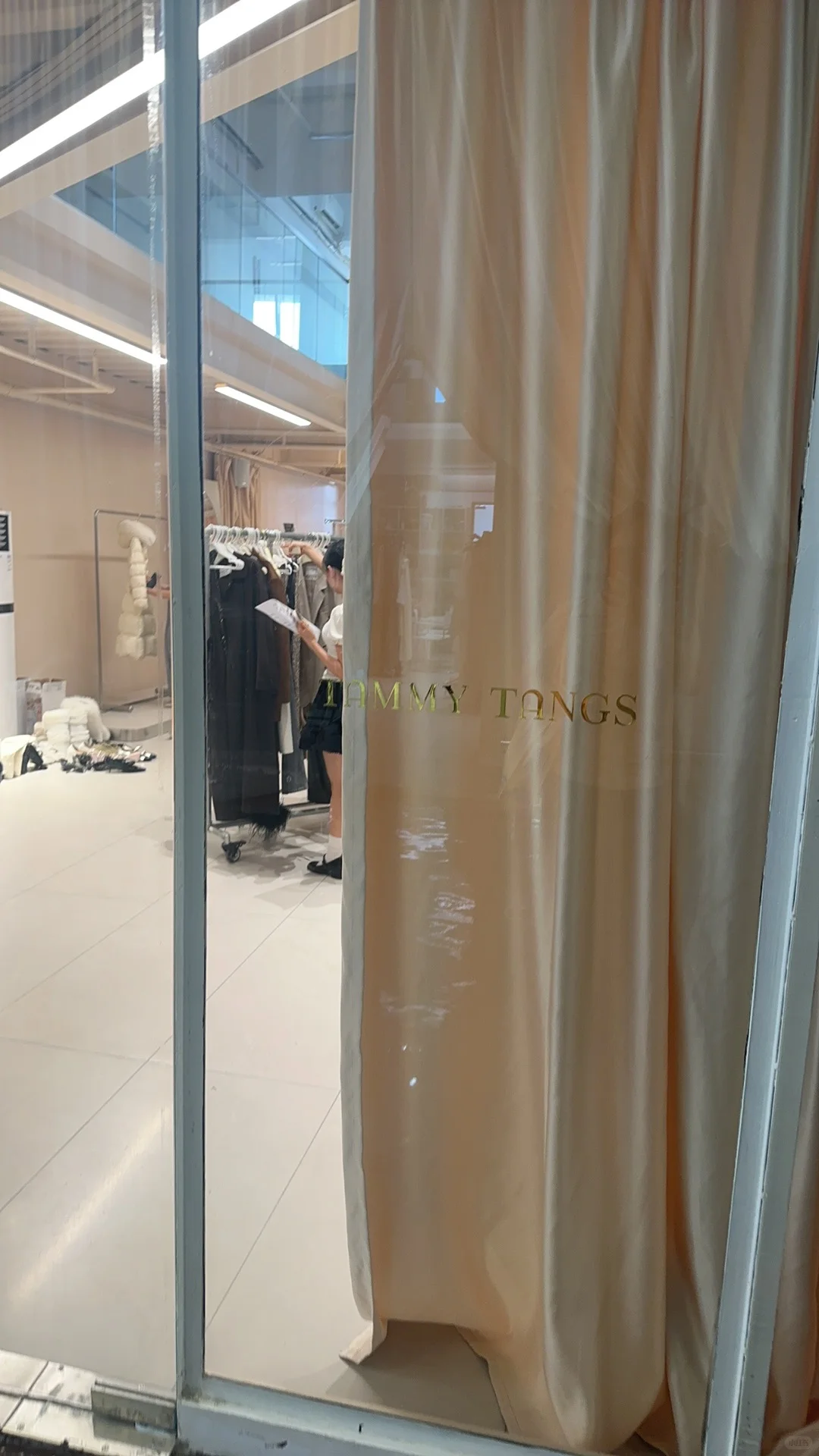 00后业务员上门推面料的一天