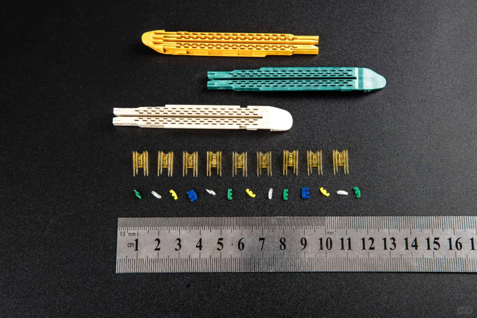 高精密微型注塑件