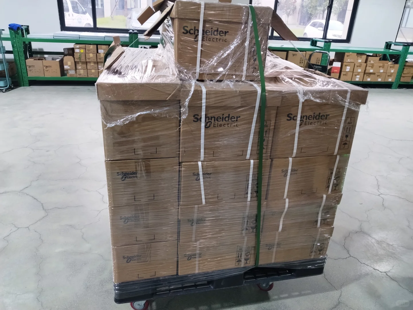 今天又走了一批施耐德断路器