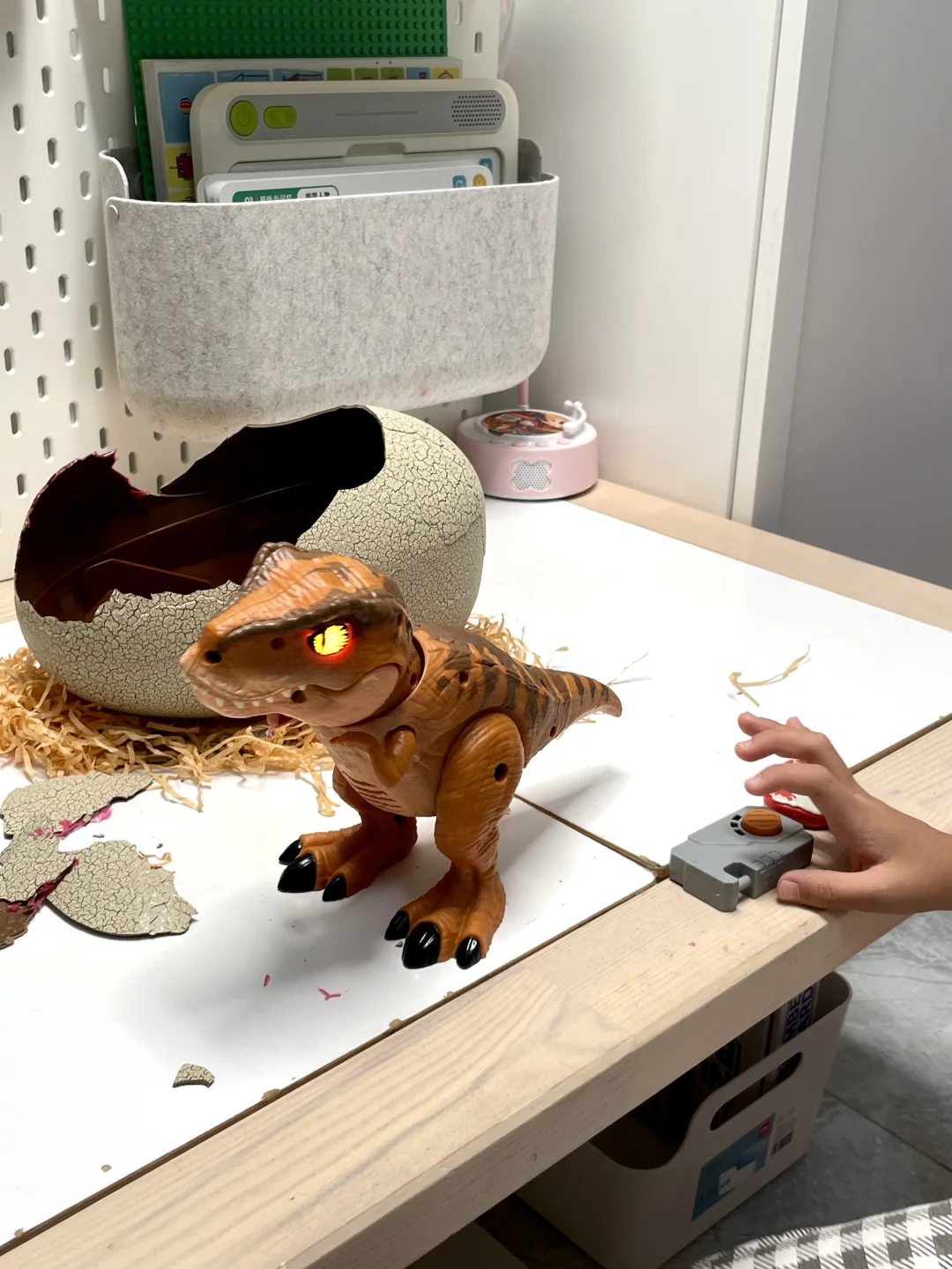 今年五岁生日 孵化了一只侏罗纪霸王龙?