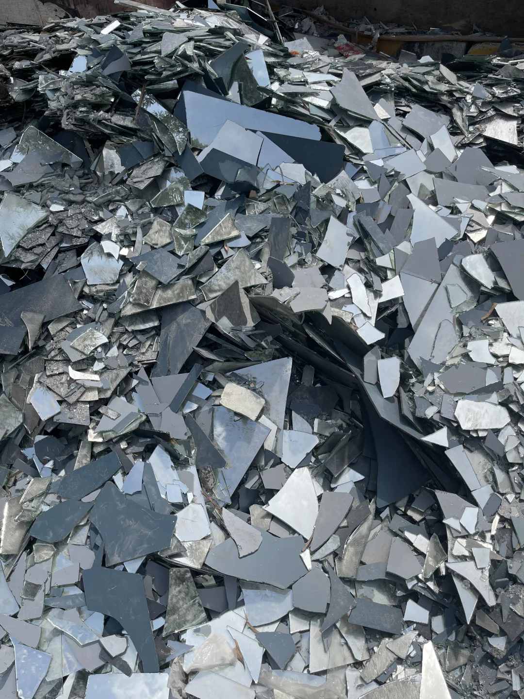 大厂辞职,跟着老爸回收废旧玻璃,劳累又充实