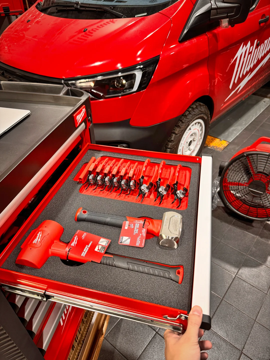 Milwaukee美沃奇机车维修保养工具箱定制