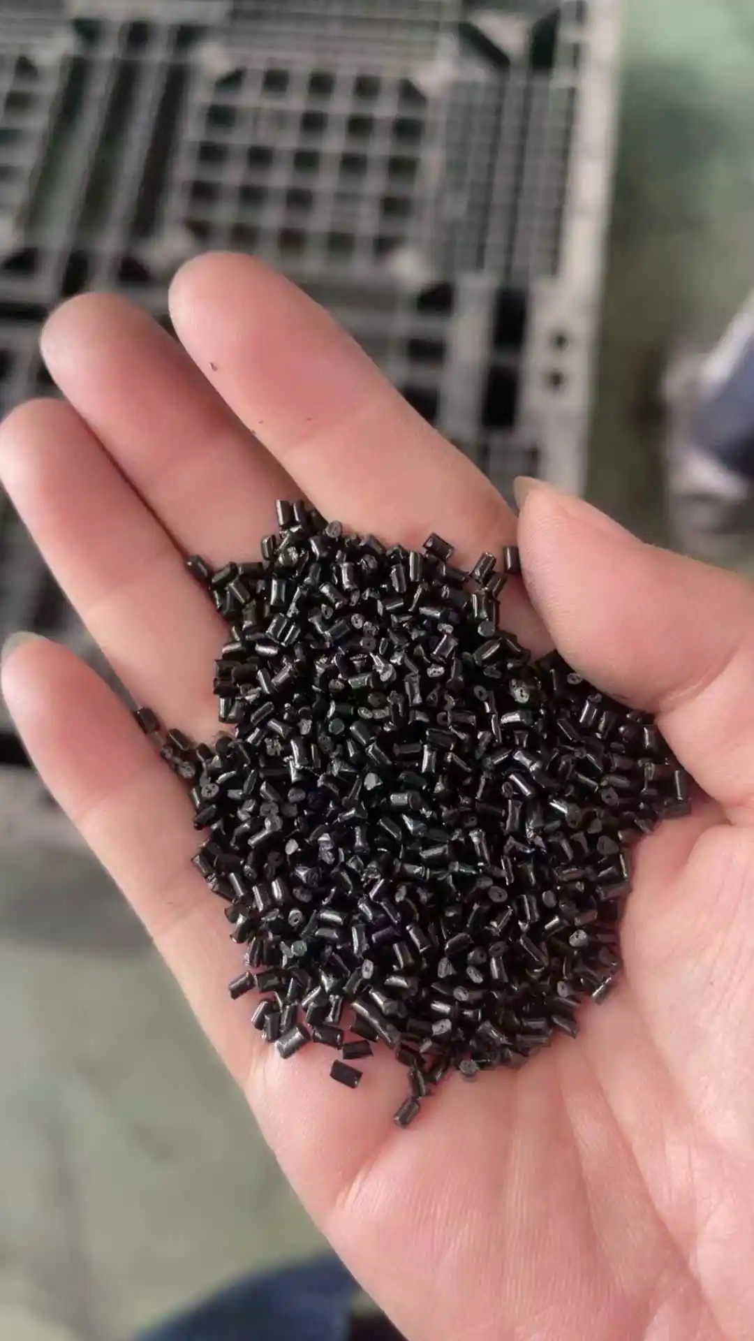 聚丙烯PP颗粒是一种塑料原料，广泛用于玩具及日常生活用品的制造。