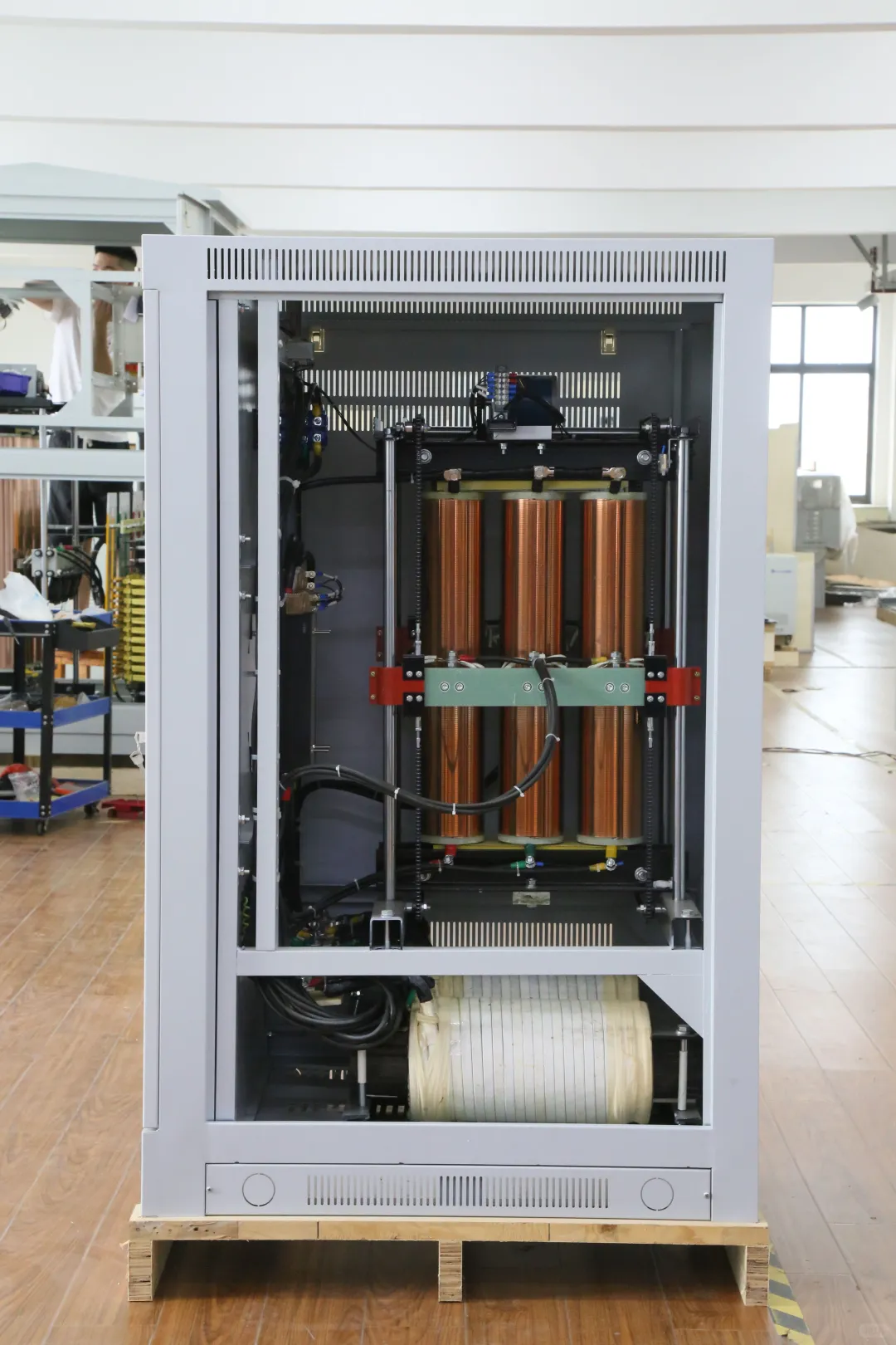 工厂大功率稳压器的作用