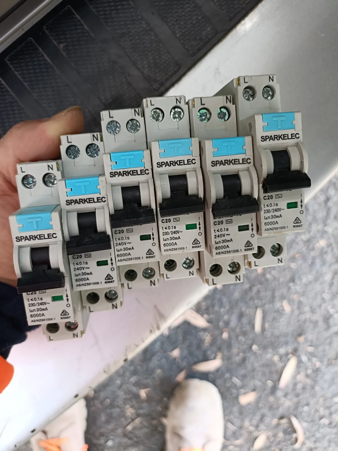 悉尼电工 电路跳闸