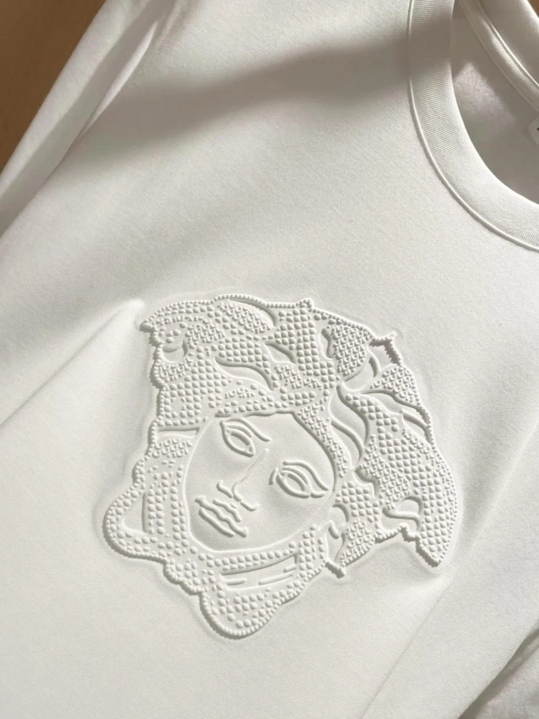 细节控的福音！3D压凸工艺，让细节更有质感