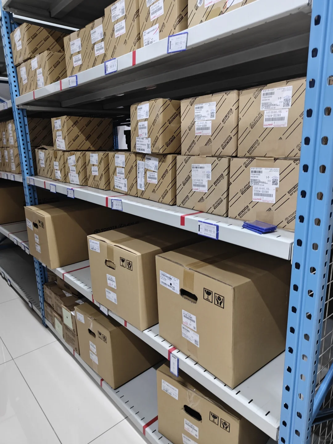 探访4S店的幕后仓库