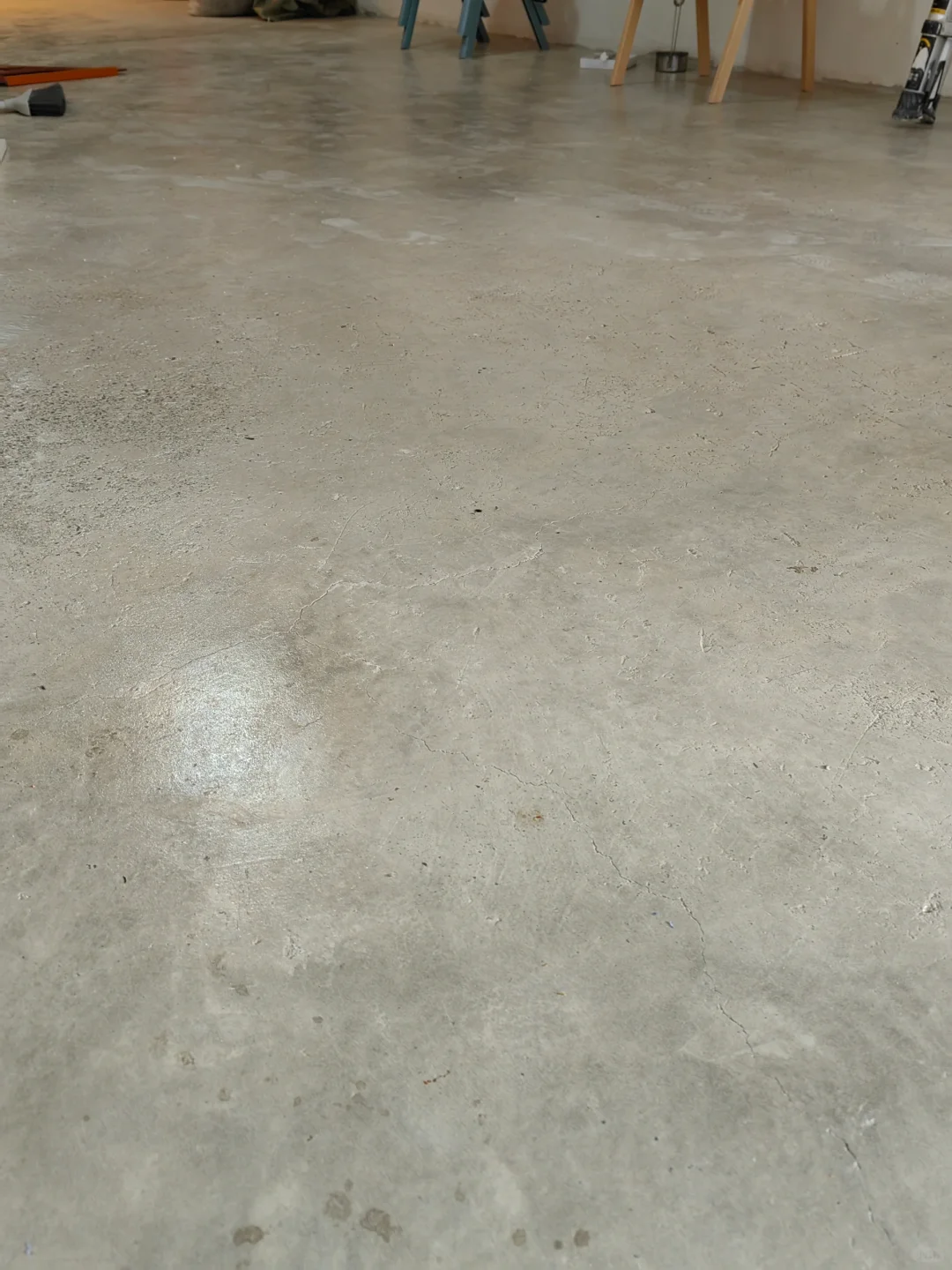 自装:水泥地刷地面清漆效果