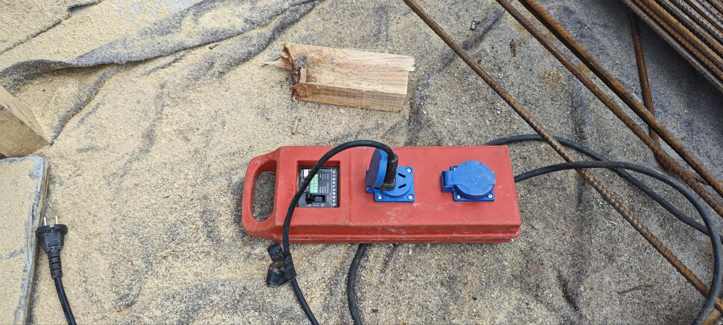 防爆插头的漏电保护器失效需更换漏电保护器