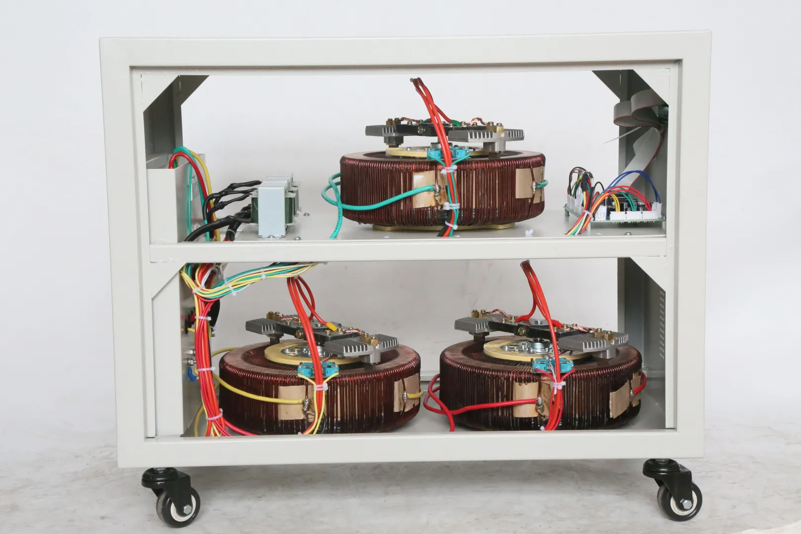 稳压器种类繁多如何选购？