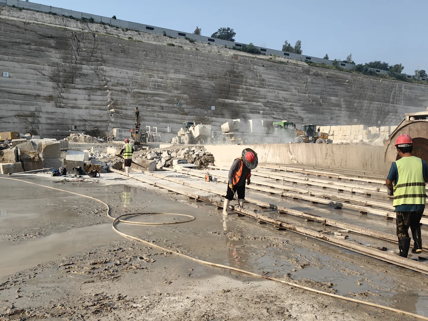 石材矿山现代化开采工作流程