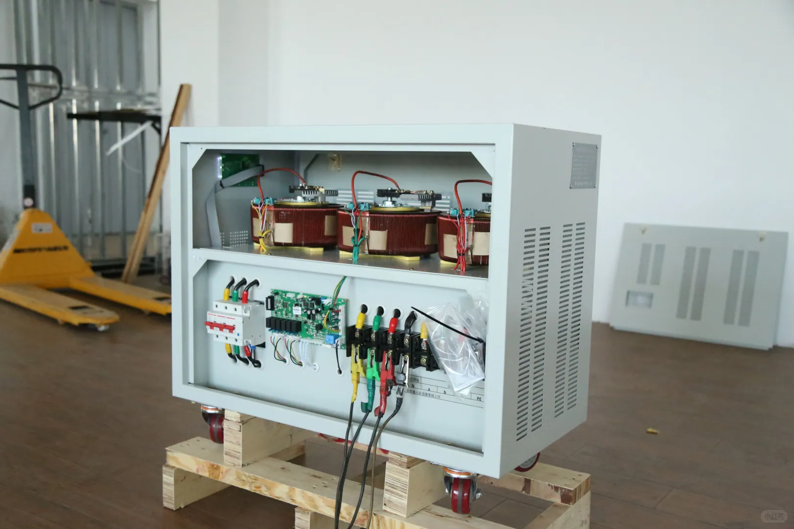 稳压器嗡嗡嗡响正常吗？