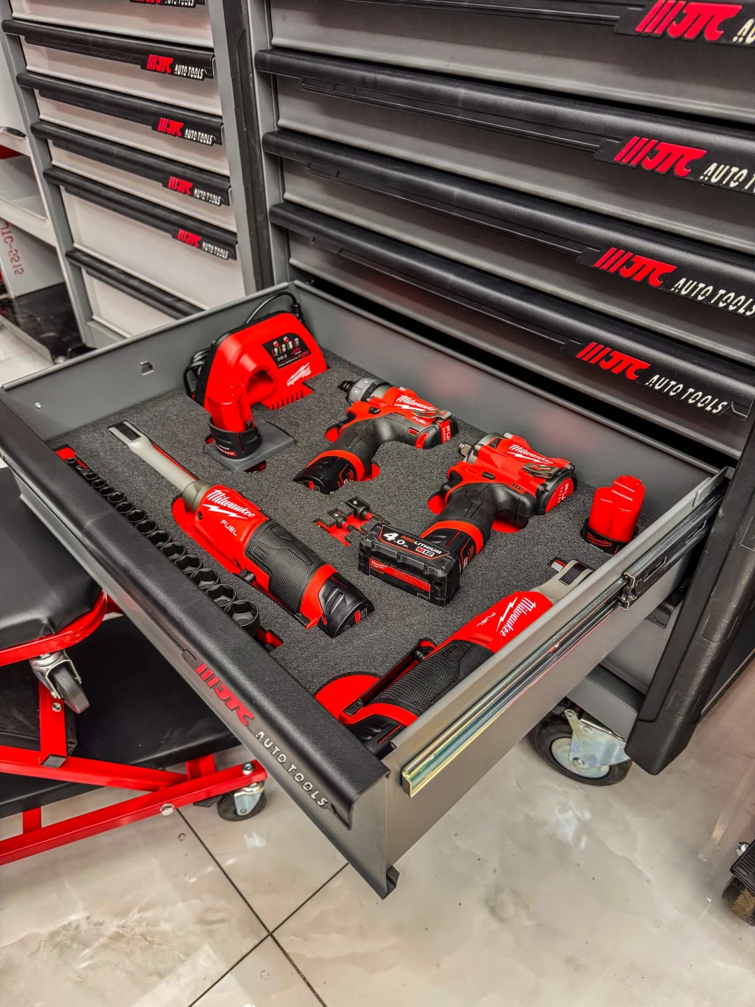 Milwaukee汽修拧紧套装 定制JTC工具车内衬