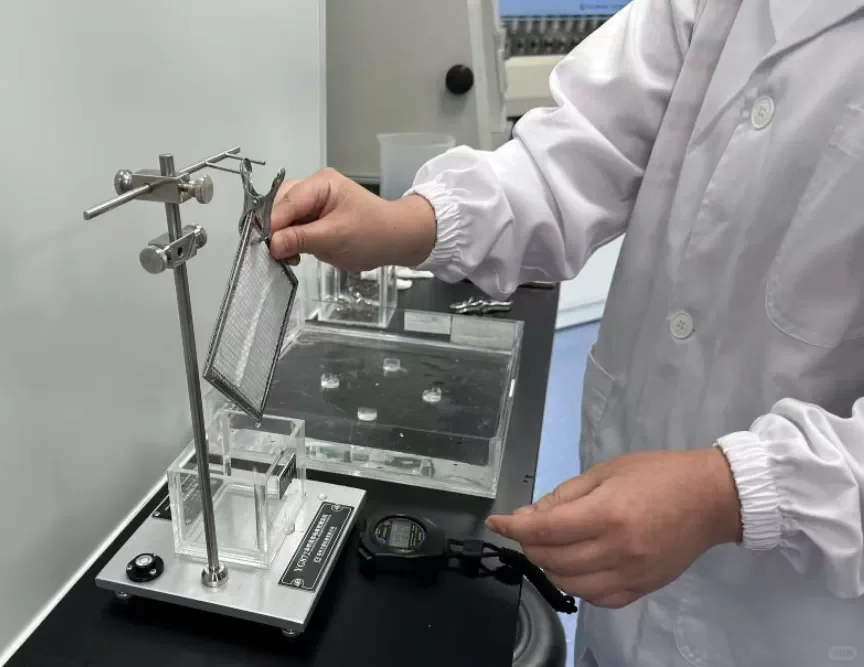 一次性洗脸巾是用什么做的?植物纤维?