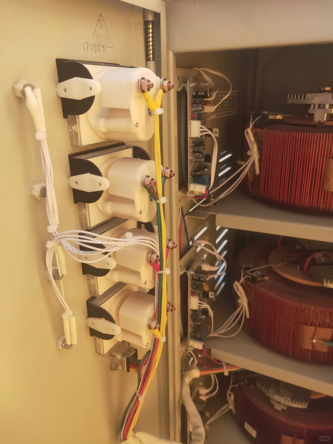 德力西稳压器30KVA出售九成新