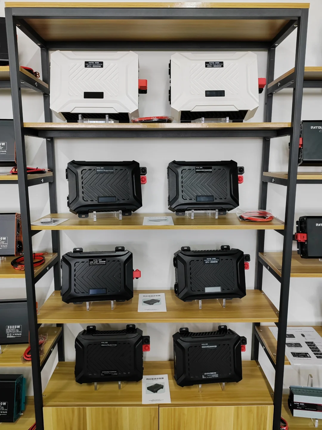 光伏板+逆变器+储能电池构成完整光储系统