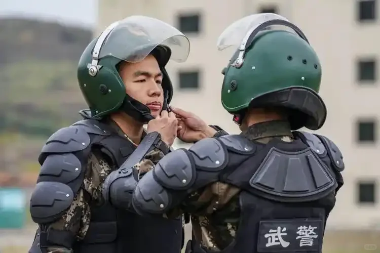 武警同款 法国REF78091式防爆头盔