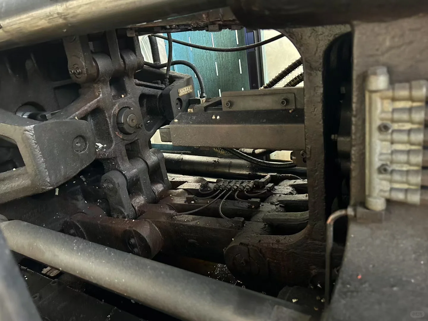 急售！明震130吨注塑机，性价比之选