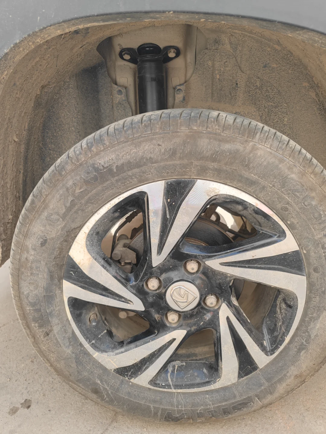 自己动手更换宝骏510后减震（减震更换）