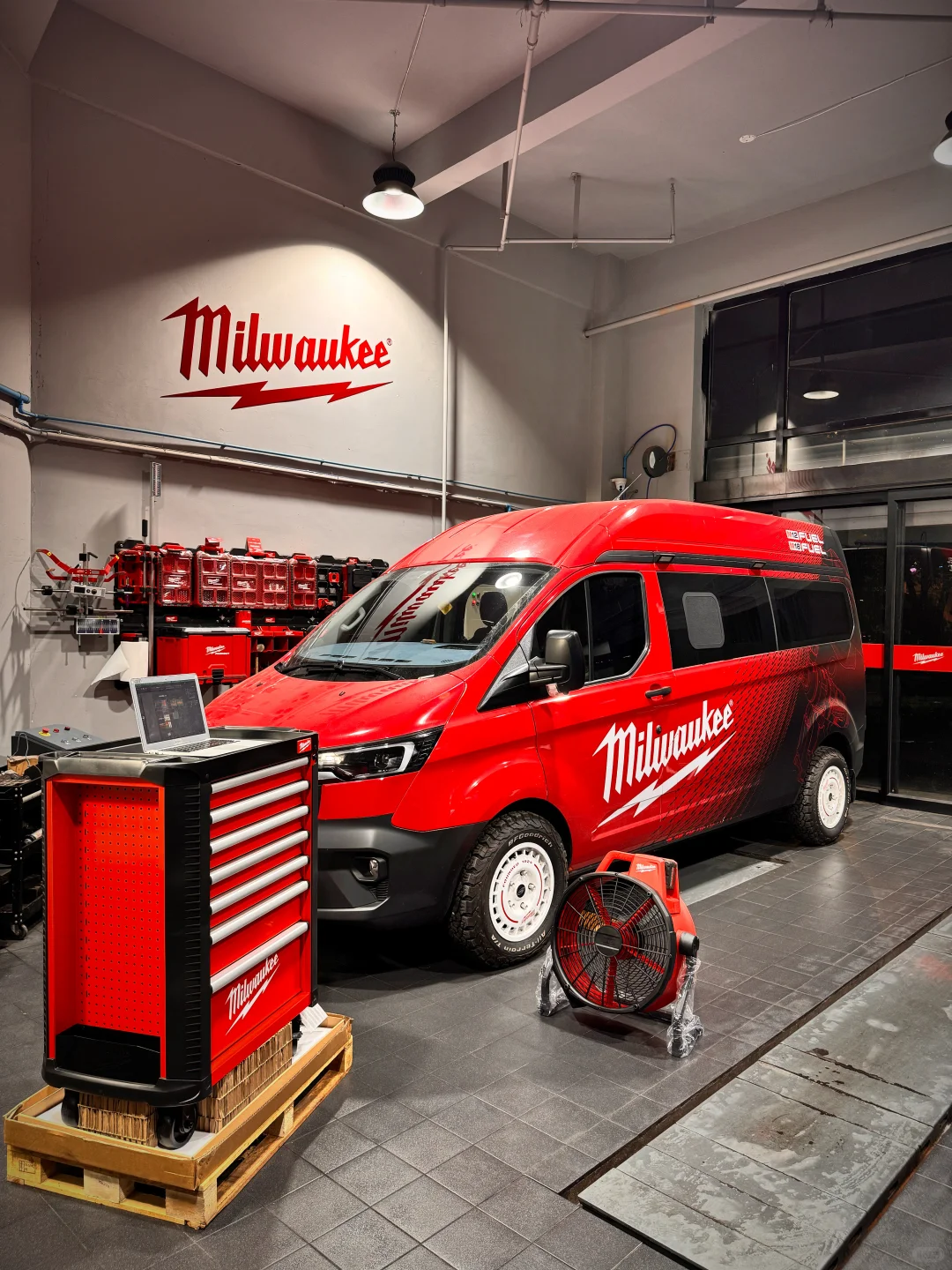 Milwaukee美沃奇机车维修保养工具箱定制