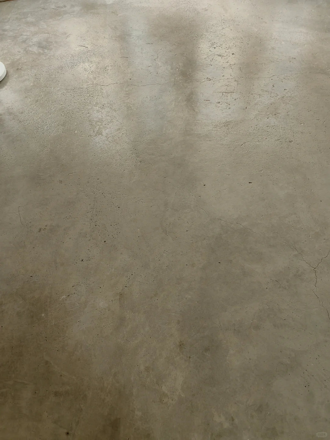 自装:水泥地刷地面清漆效果