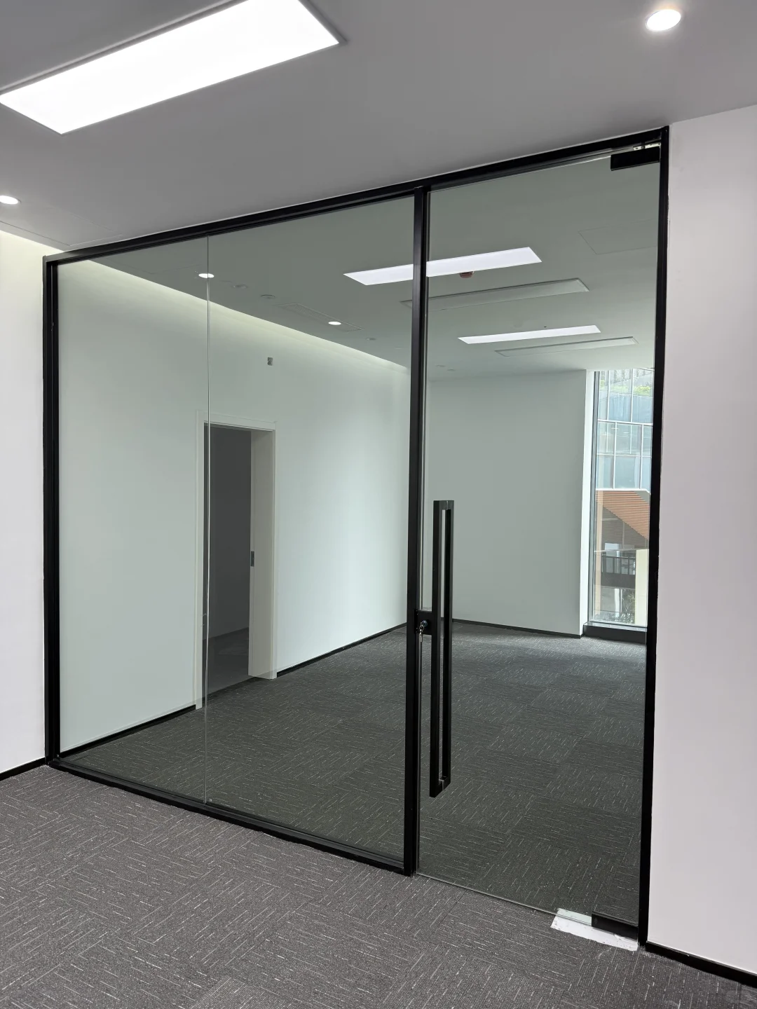 不是玻璃隔断贵，是厂家没找对…