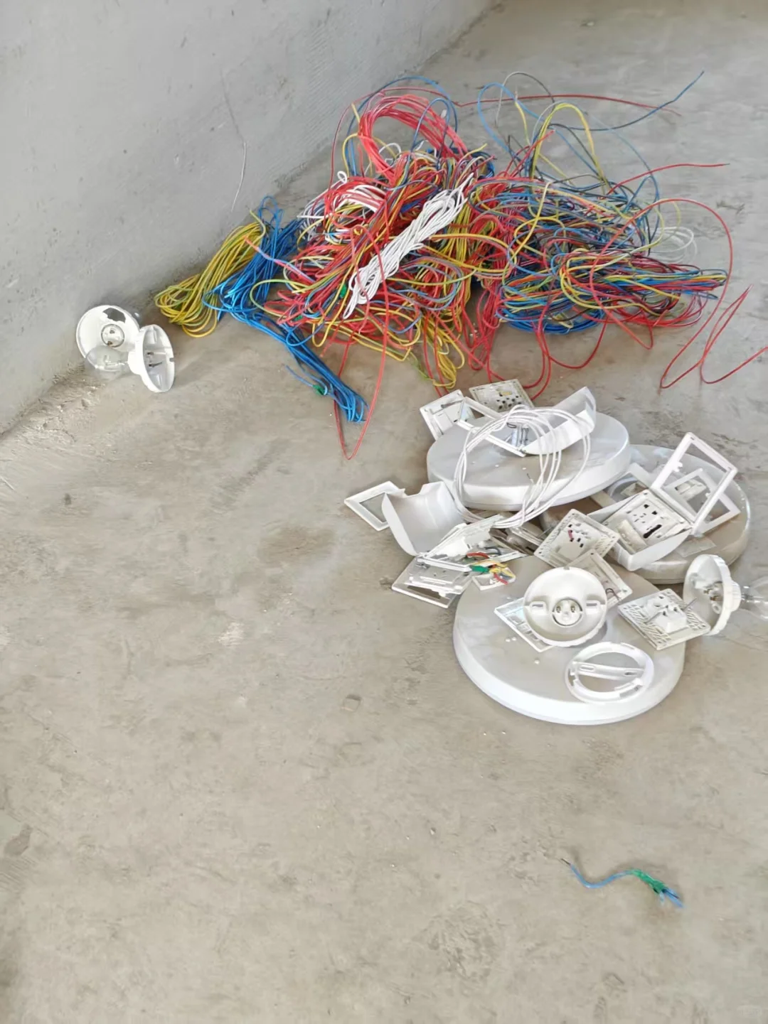 上个月表叔卖废铜赚了5W，今天他问我该不