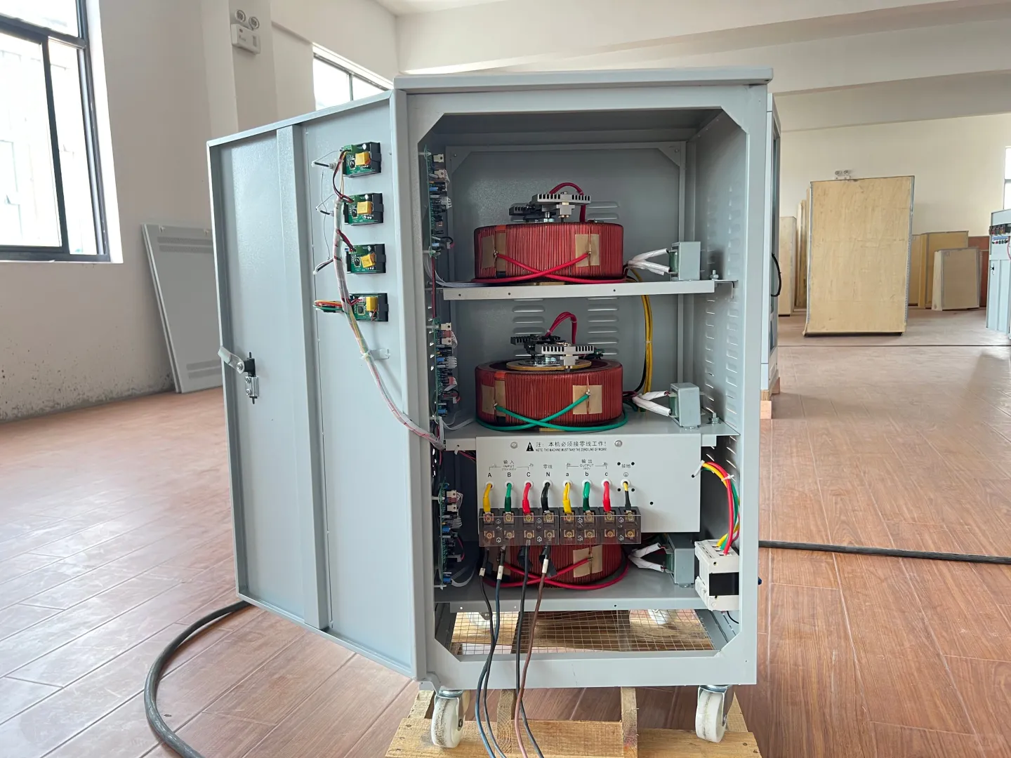 稳压器是设备功率的多少倍